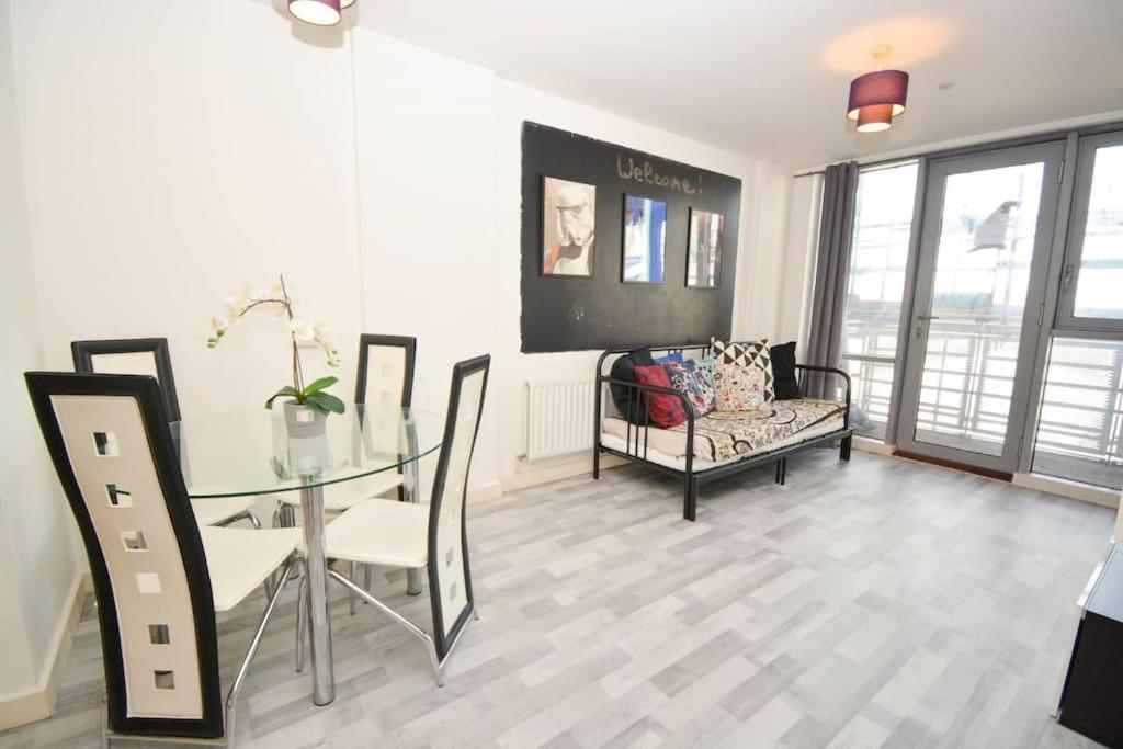 Appartement Giogio - Comfortable Stratford Flat With Stunning Views à Londres Extérieur photo